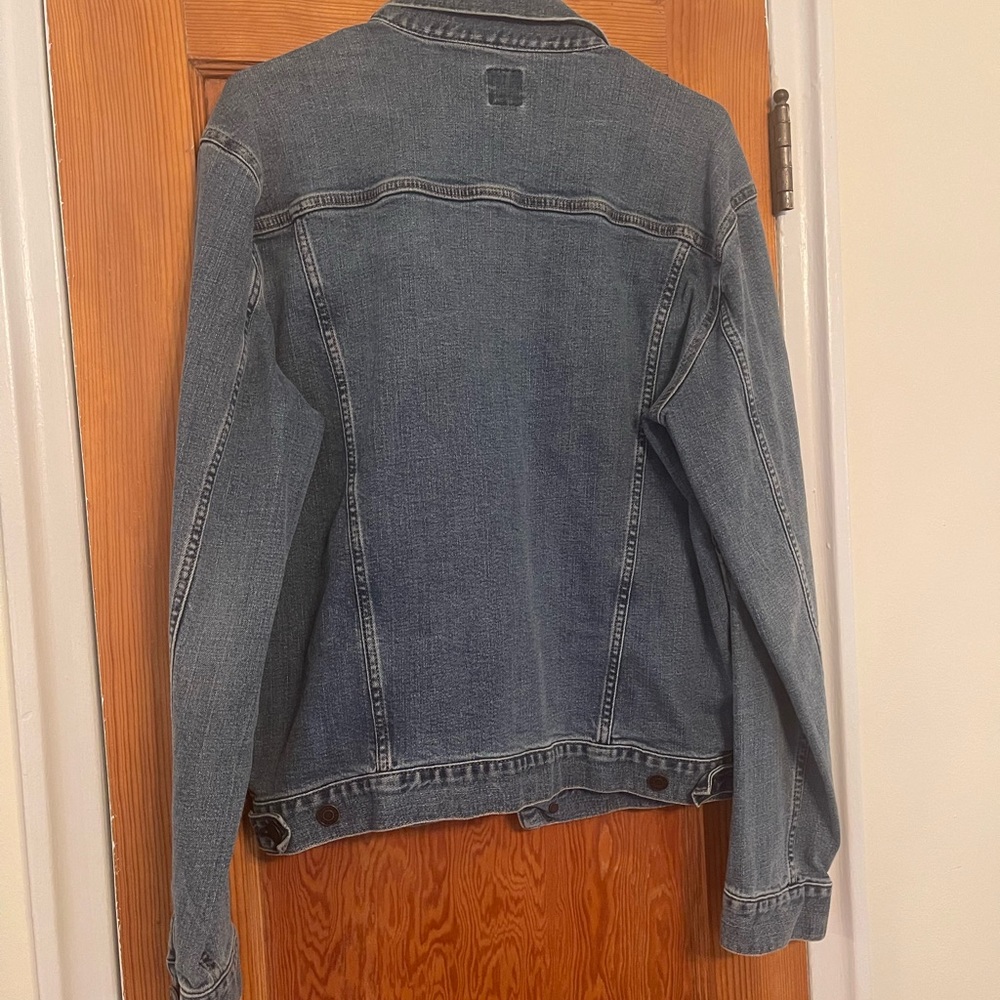 Gap Men’s jean jacket!